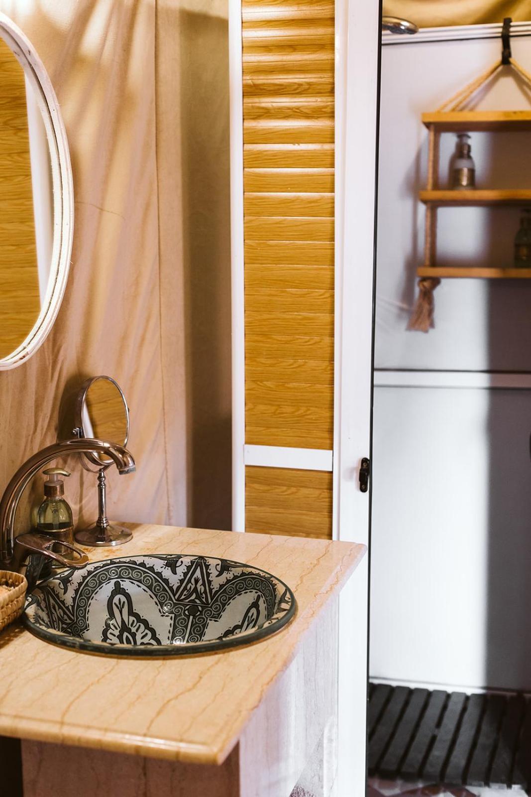 Caravanserai Luxury Desert Tented Camp Мерзуга Номер фото